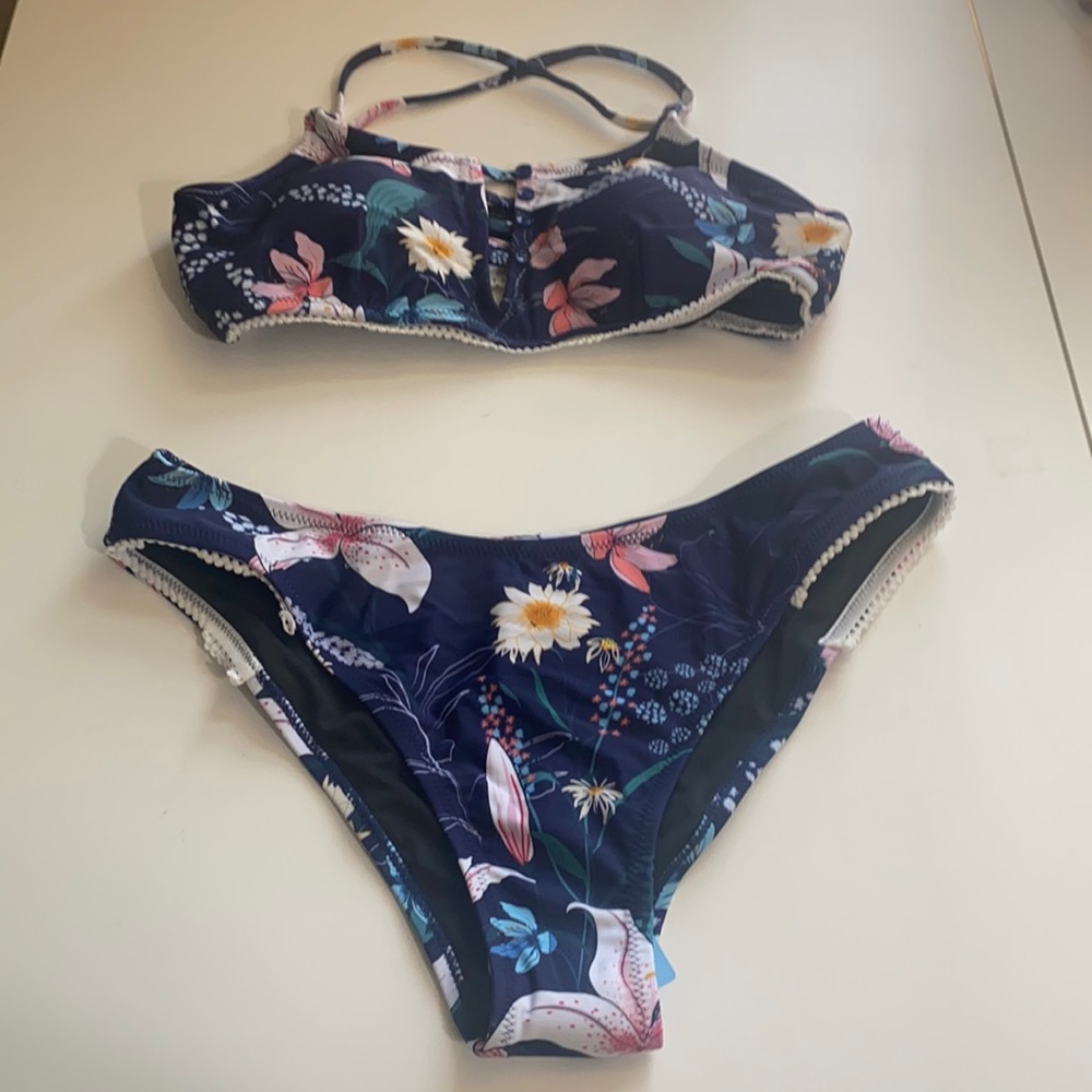 CUPSHE Women's Low Rise Navy Floral Cutout Bikini